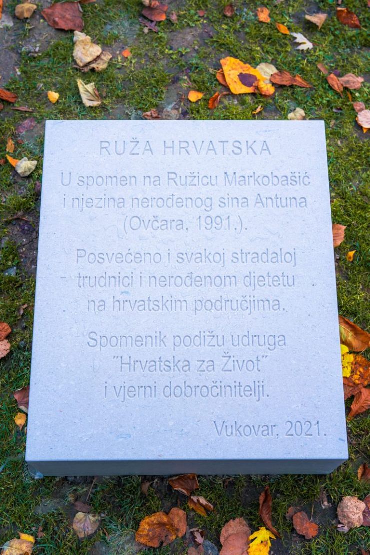 spomenik nerodenima vukovar 1